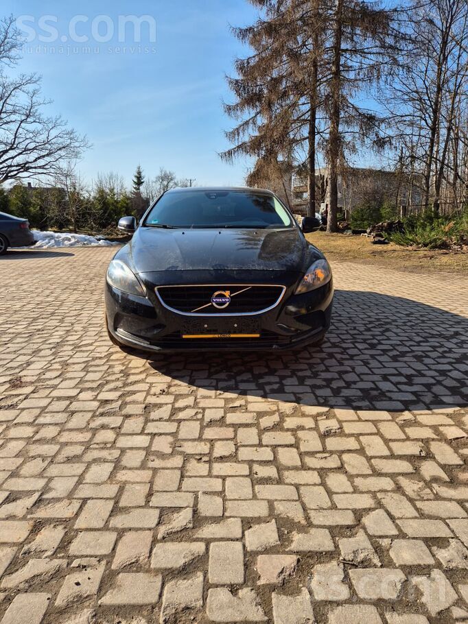 Volvo Volvo V40 ar motora defektu- jāmaina dzinējs.