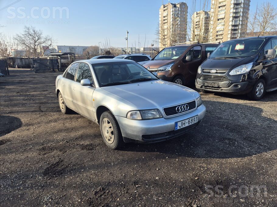 Audi Pārdodu Audi A4 ar leģendāro 1.6 benzīna dzinēju –