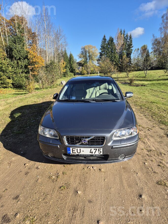 Volvo Pārdod Volvo S 60 .Ziemas un vasaras riepu komlekt