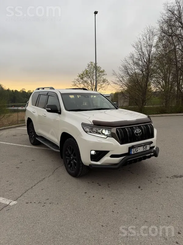 Toyota Tirgojas Pilnākais Land Cruiser Black Edition Balt