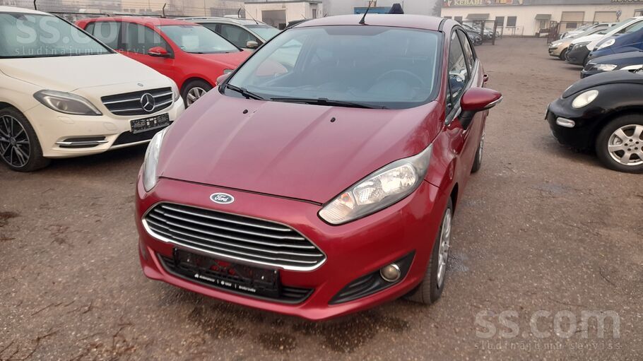 Ford Ideālā stavokļī. Iespējams līzings un maiņa. 