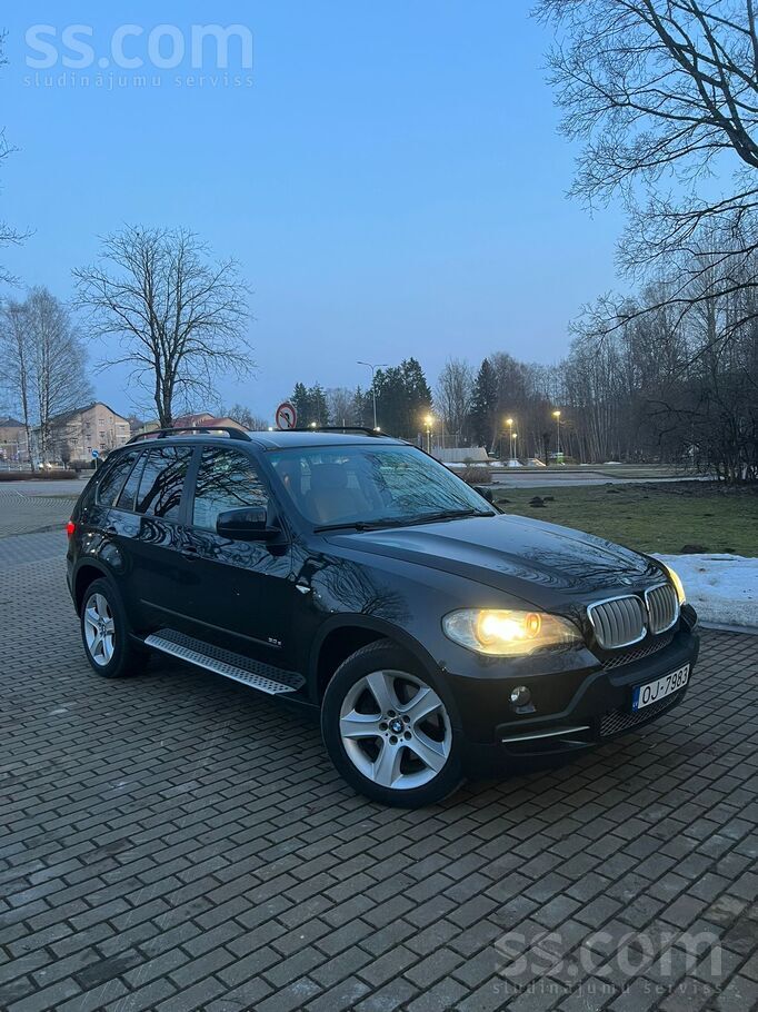 BMW Pārdod uzticamu un komfortablu 2007. gada BMW X5. 