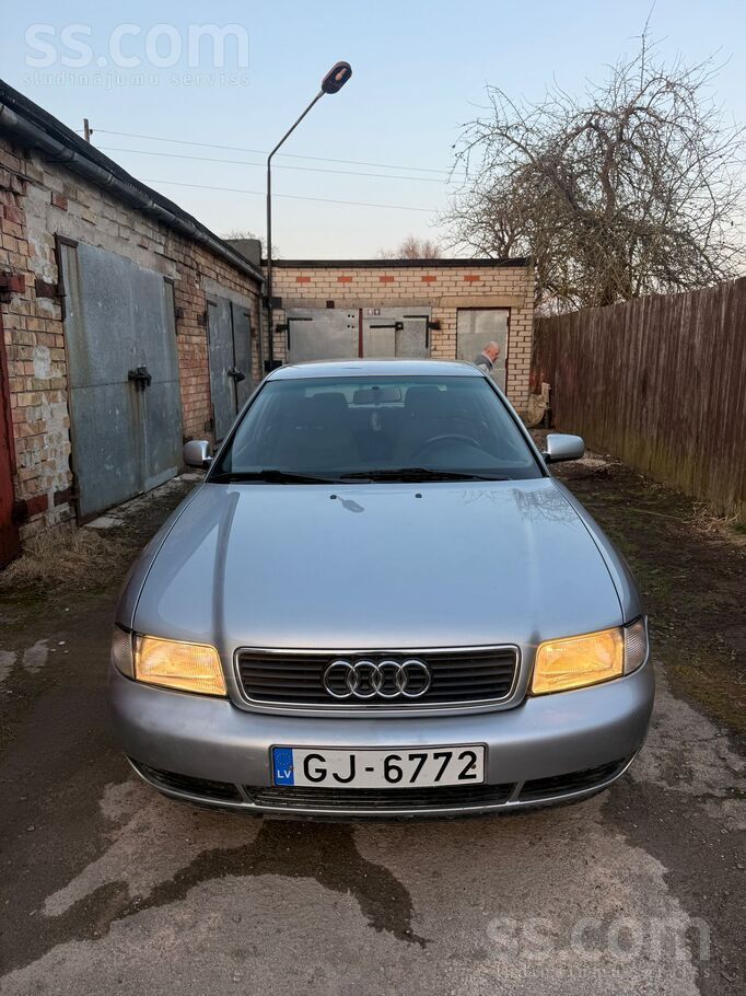 Audi Pārdod koptu Audi.