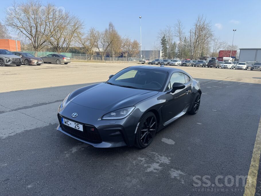 Pārdodu savu Toyota Gr86 ar manuālo pārnesumkārbu, pilnāko komplektāciju. Vi