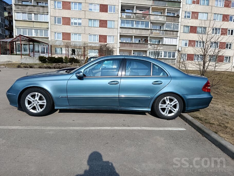 Продам машину в хорошем состоянии, в очень красивом редком цвете, который по