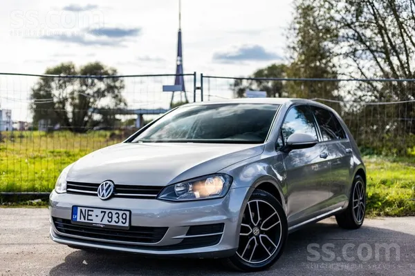 Volkswagen VW Golf ar 1.2 litru benzīndzinēju un manuālo ātru