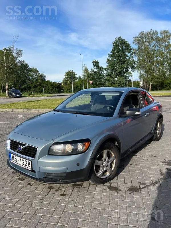 Volvo Pārdodu uzticamu, degvielu taupošu, labu ikdienas 
