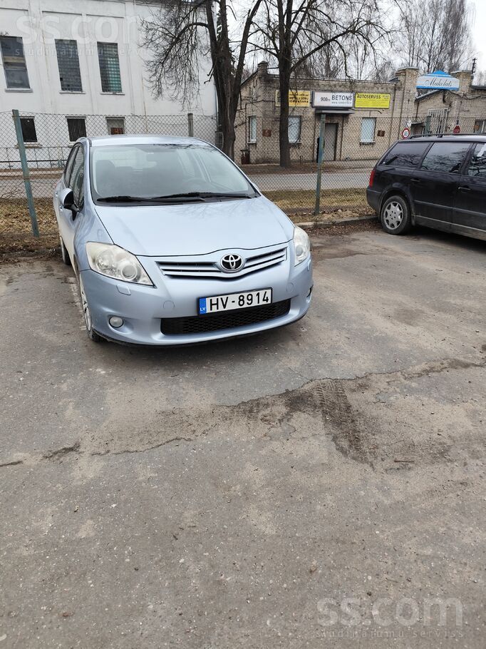 Toyota Продаю Toyota Auris 2012.Машина покупалась в Латви