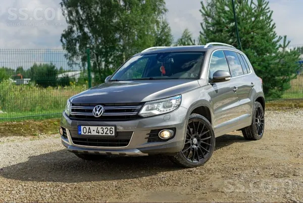 Volkswagen VW Tiguan 4motion ar 2.0 litru benzīndzinēju un au