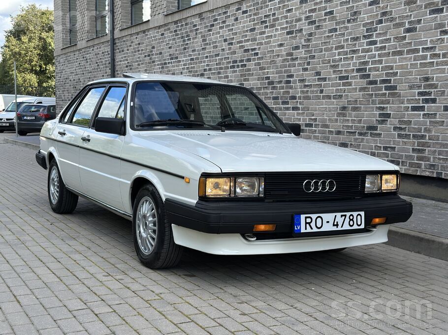 Audi 4000S Quattro. 2.2. 89kw. Bendzīns. Manuālis. 
Amerikas versija. 
Lat