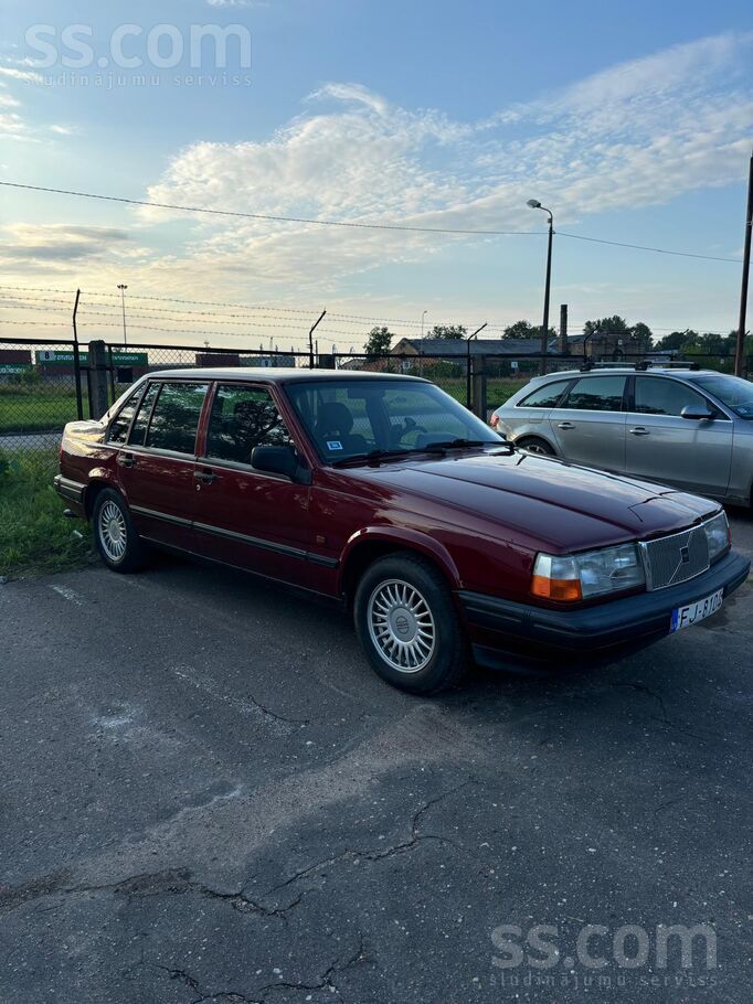 Pārdodu labu un retu Volvo.
Šajā gadā mašīnai paliek 31 gads, var kārtot V