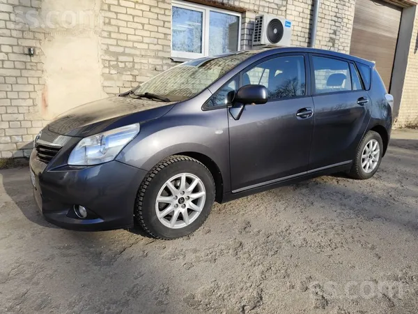 Toyota Toyota Verso. 
