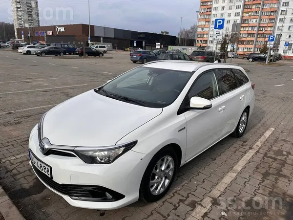 Toyota Toyota Auris 1.8 Hybrid universālu ar automātisko 