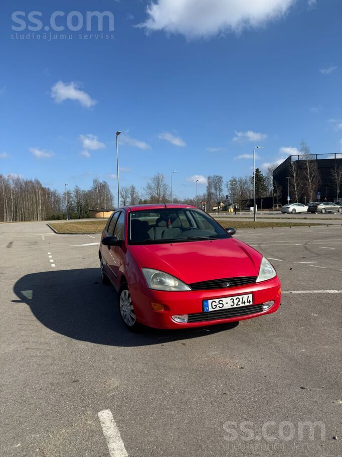 Ford Pārdod Ford Focus ar 1.4 benzīna dzinēju (55 kW). 