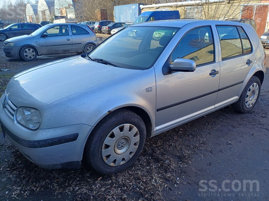 Из Германии 219000км, 1.6бензин, 77kW, дефект двигателя, синий дым, заводитс