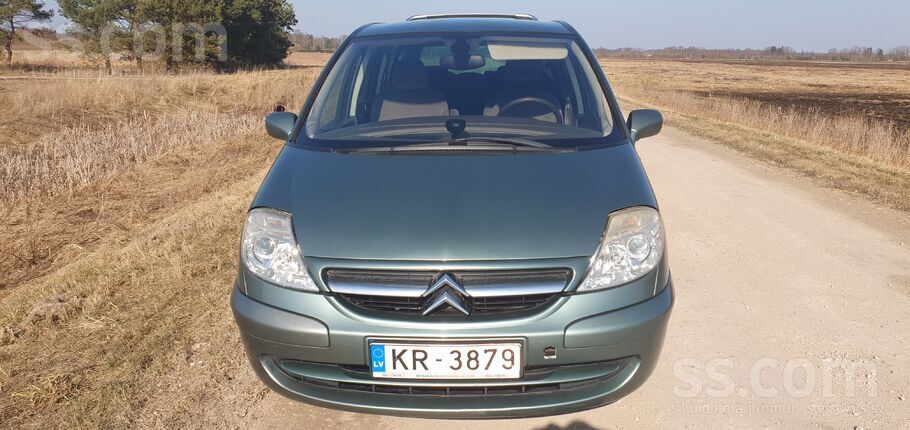 Ietilpīgs auto ikdienas vajadzībām. Dzinējs patīkami jaudīgs. Ziemas riepas