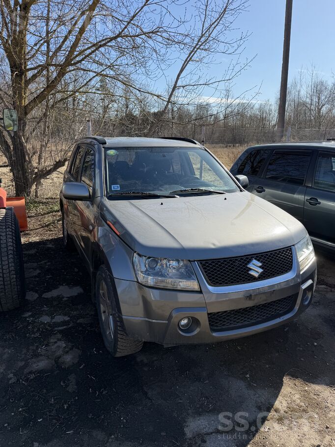 Suzuki Pārdodu auto ar dzinēja defektu. Rūc un brauc, bet