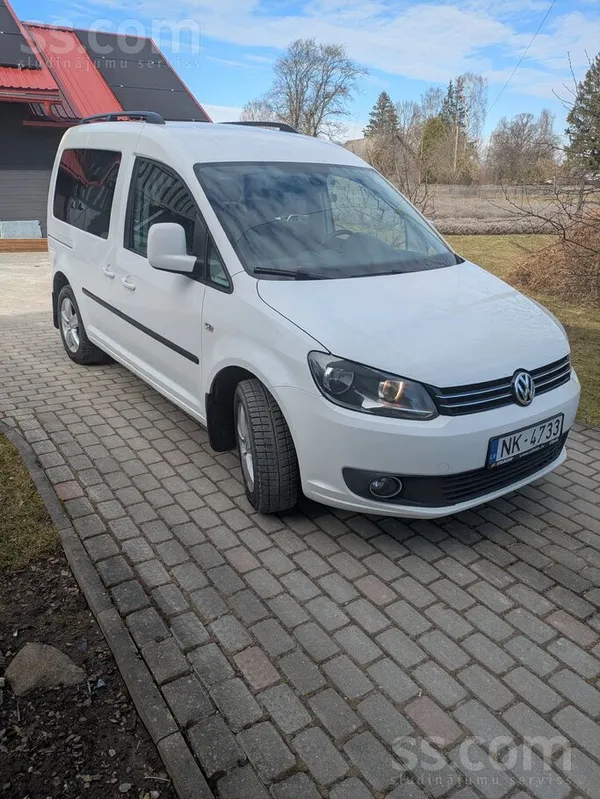 Volkswagen VW Caddy ar 2.0 litru dīzeļdzineju. 103kw. Vebasto