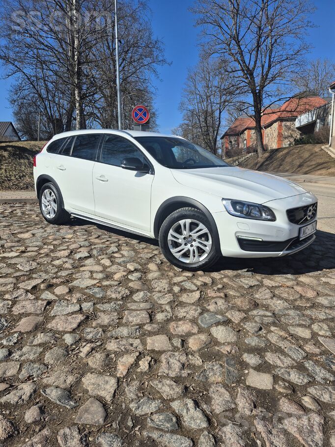 Volvo Tiek pārdots Volvo V60 Cross Country D3. Kluss, ēr