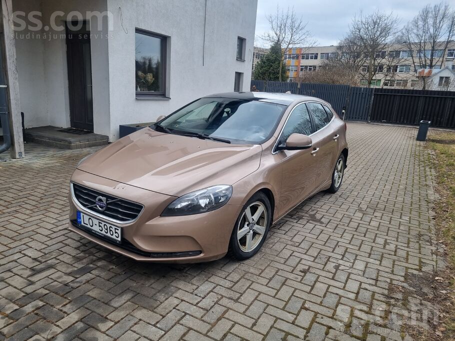 Volvo Steidzami pārdodu mašīnu. Ir daži vizuāli defekti.
