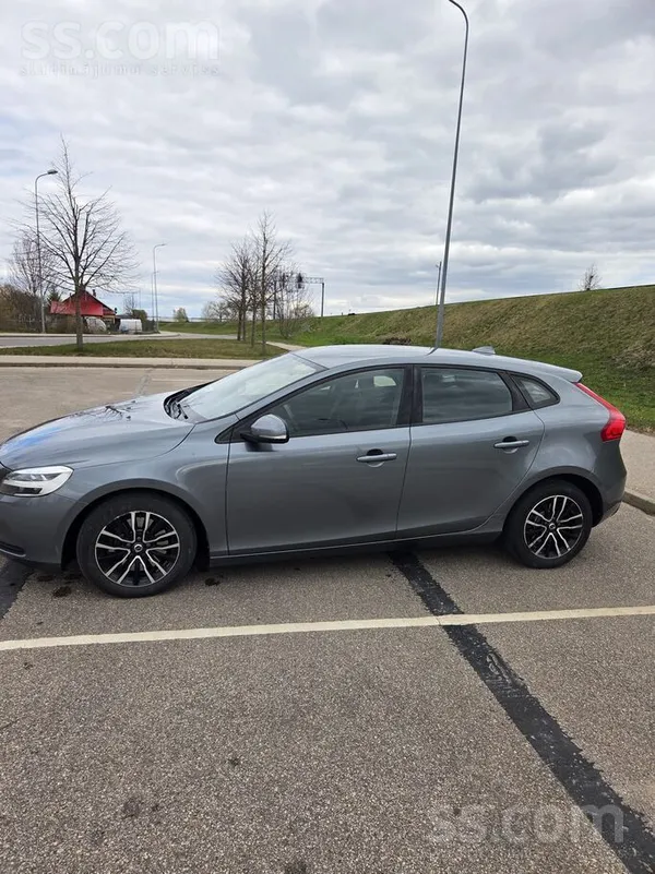 Volvo Volvo V40 2.0l dīzelis. 