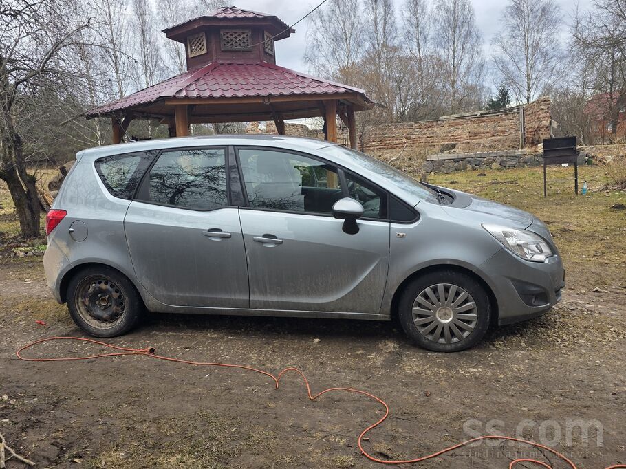 Opel Motora defekts nevar pielaist pārējais auto ir lab