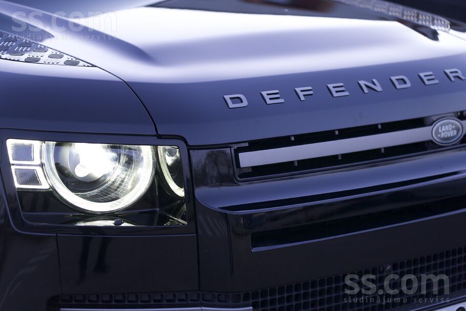 Land Rover Defender 110 3.0D D250 X-Dynamic SE Pneimo Meridian Webasto Garan