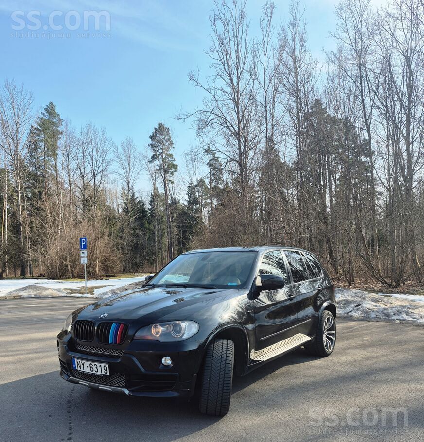 BMW Продаётся красивый семейный ухоженный автомобиль в