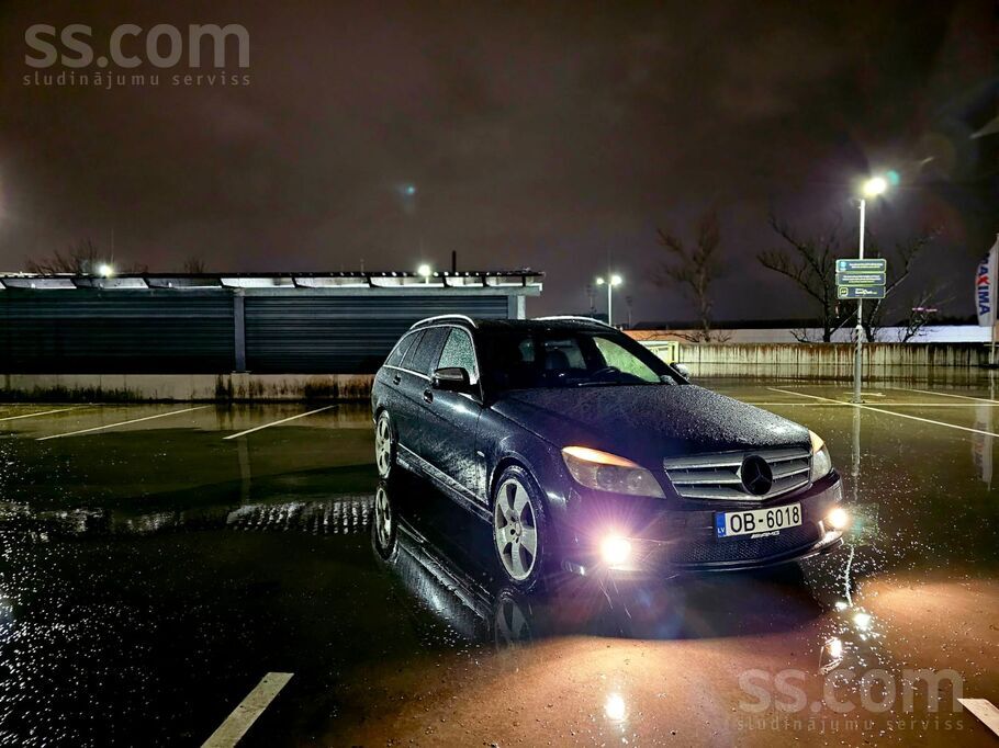 Mercedes-Benz C 320 Avantgarde.
Amg piekare un vizuālā paka.
Ļoti dinami