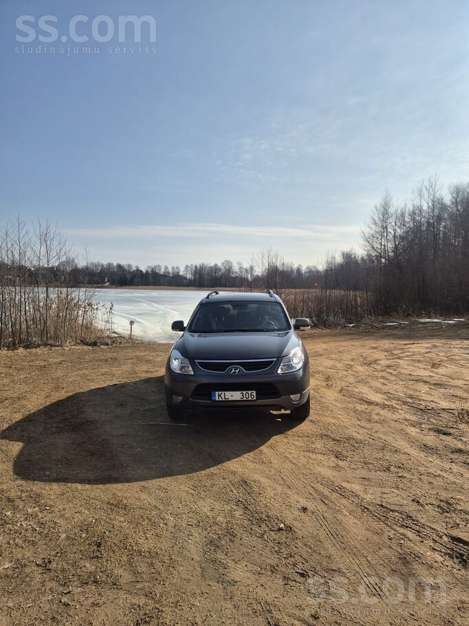 Tirgojas. Hyundai Ix55, 3.0tdi ar 176kW jaudu, ļoti ietilpīgs auto jo pat tr