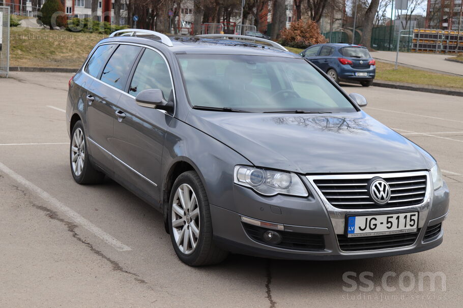 VW Passat B6 Highline 2.0 Tdi
Pilns ādas salons. 
Adaptīvās Bi-Xenon gaism