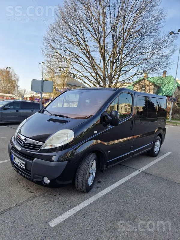 Opel Westfalia Aprīkojums - aizmugurē galdiņš, divi ats