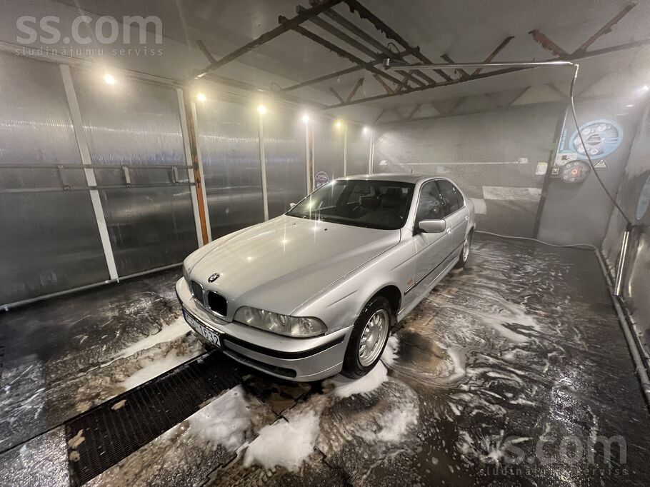 Pardod bmw 523 ar gāzi , viss oriģināls auto svaigi tehnsikā apskate , grīda