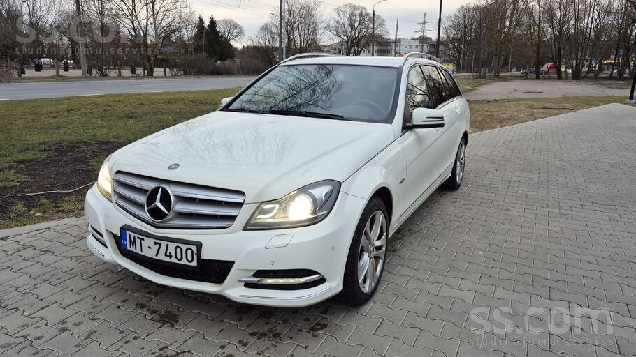 Mercedes Mercedes-Benz C200 в отличном техническом и визуал