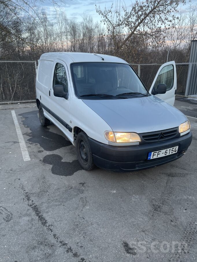 Peugeot Pārdodās darba auto Peugeot Partner 55kw iet labi 