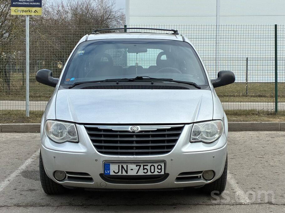 Chrysler Pārdod īpašnieks automašīnu Chrysler Voyager 2.8 d