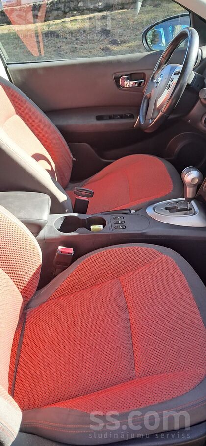 Хозяин продает свой автомобиль.
Авто находится в хорошем рабочем состоянии