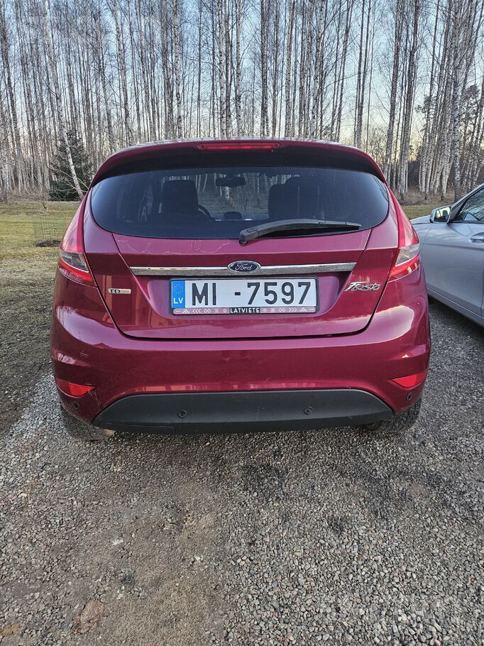 Ford Pārdodu lielisku uzticamu fordiņu 