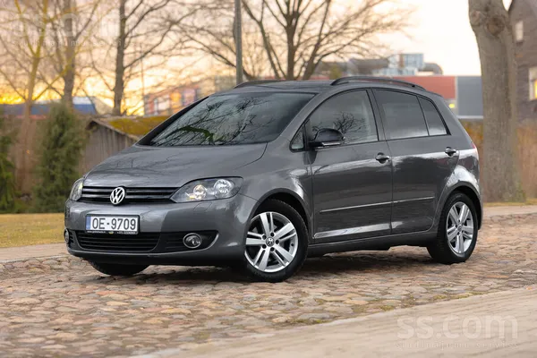 Volkswagen Pārdošanā VW Golf Plus ar ļoti mazu nobraukumu. 
