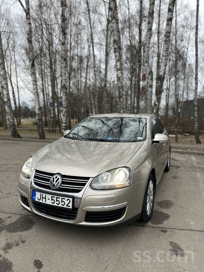 Pārdod VW Jetta 2009 ar uzticamu 2.0 dzinēju. Auto ir labi uzturēts – eļļas