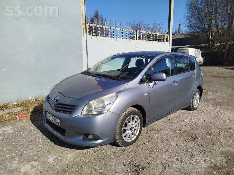 Toyota verso 2.0D4D 93kw no Vācijas. 2 atslēgas labs stavoklis.