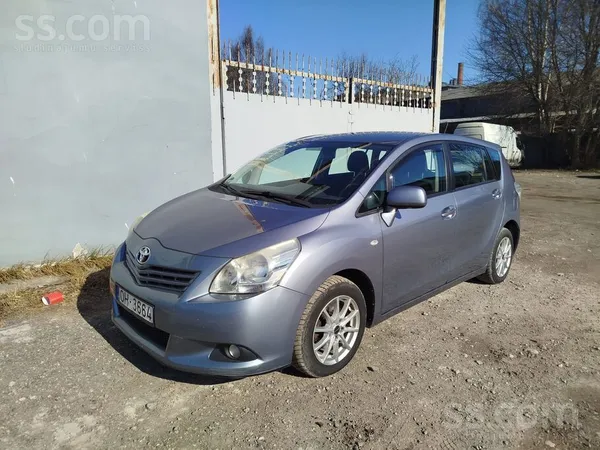 Toyota Toyota verso 2.0D4D 93kw no Vācijas. 2 atslēgas la