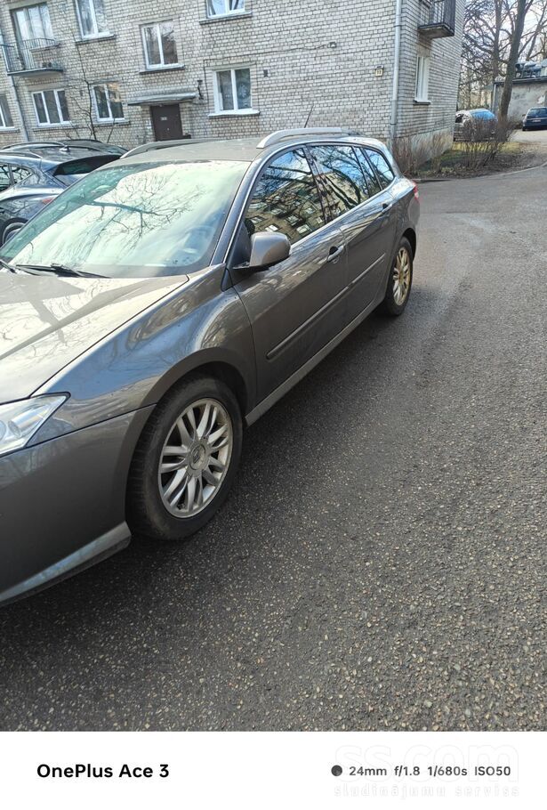 Renault Pārdodu savu automašīnu. Tā ir labā stāvoklī. Tā d