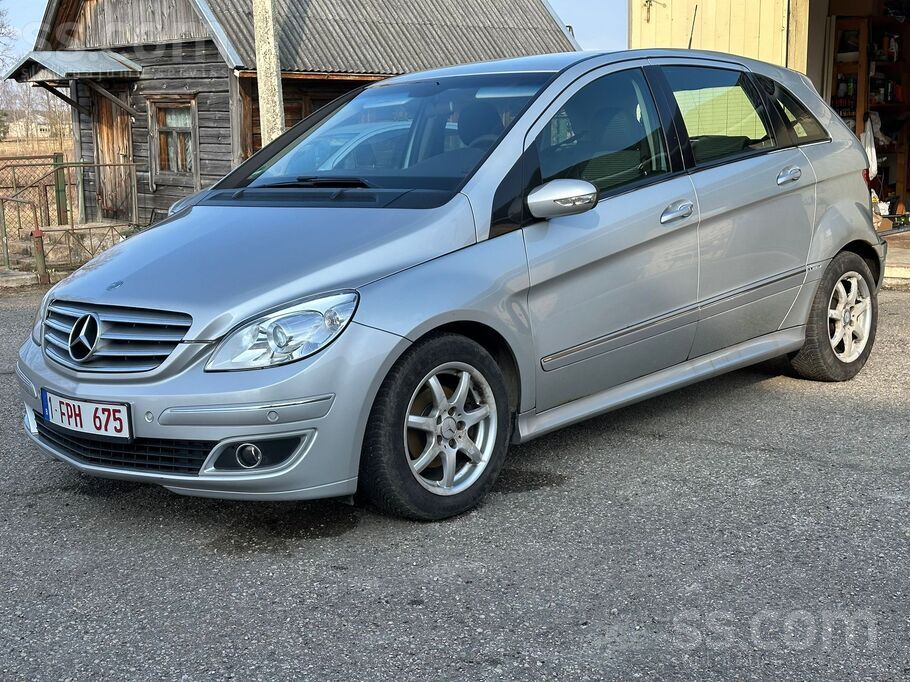 Pārdod Mercedes B170 1.7 benzīns 2005g Manuāla kārba,
Žiperīgs un ekonomis