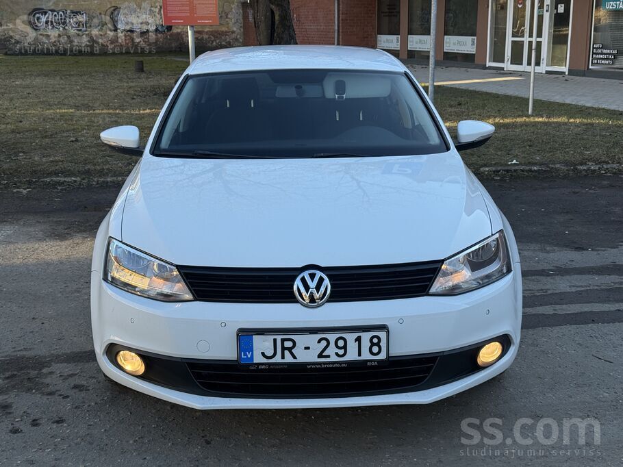 Pārdodu VW Jetta TA 08.12.2026, ar 1.4Tsi (90Kw) benzins Ar 6 pakapju manuāl
