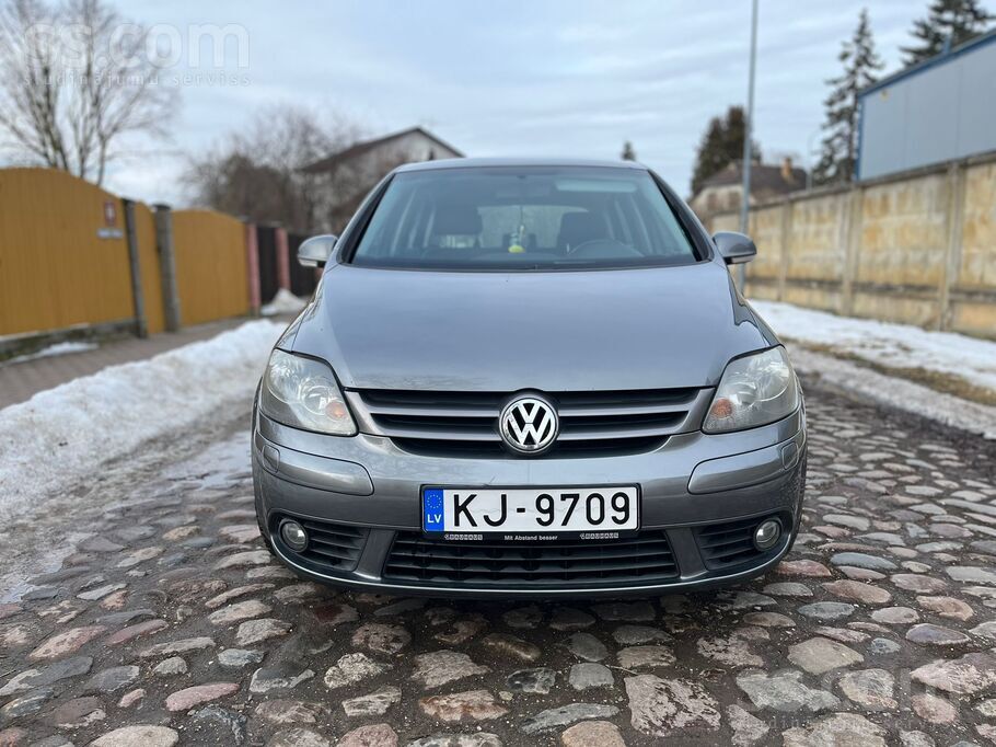 Volkswagen Mašīna ir labā stāvoklī, ieguldījumus neprasa. Dzi
