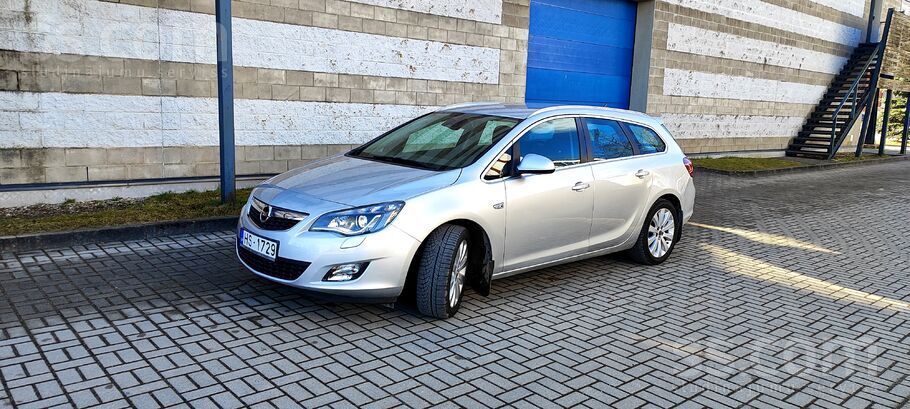 Opel Pārdod Opel Astra Sports Tourer ar 1.4 turbo benzī