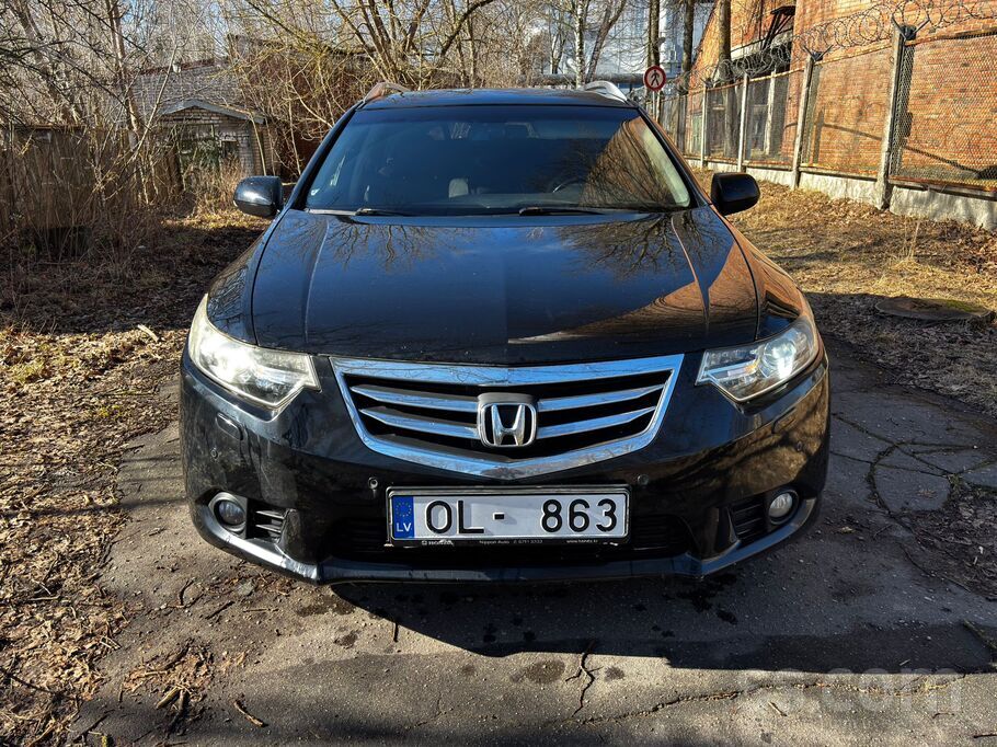 Honda Accord 2.0 benzīns , automātiskā ātrumkārba .
Nobraukums 298233km
Ie