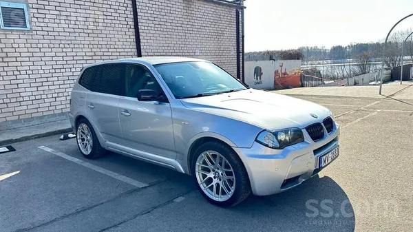 BMW BMW X3 E83 ar 3.0 dīzeļdzinēju un automātisko ātru