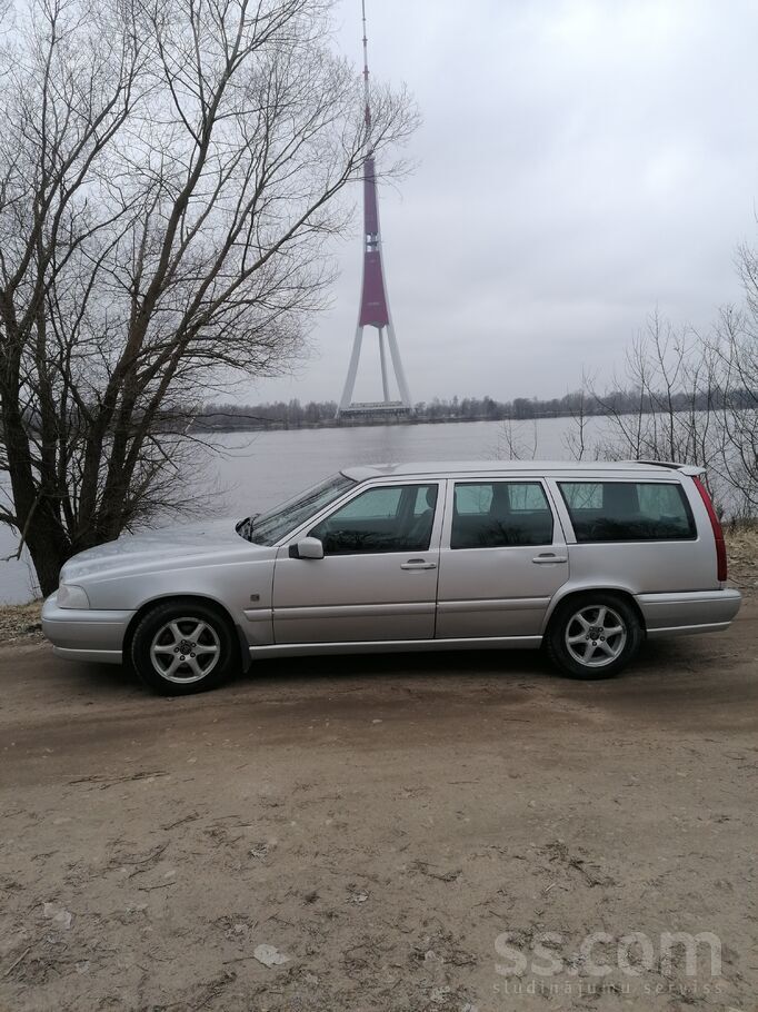 Volvo Labs auto, jaunas ziemas riepas, jaunas priekšā la